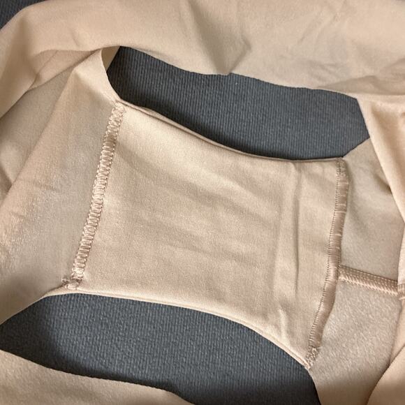 PINK Victoria's Secret Hipster Seamless Silky Thin Panty Size Medium New Beige - Picture 7 of 7